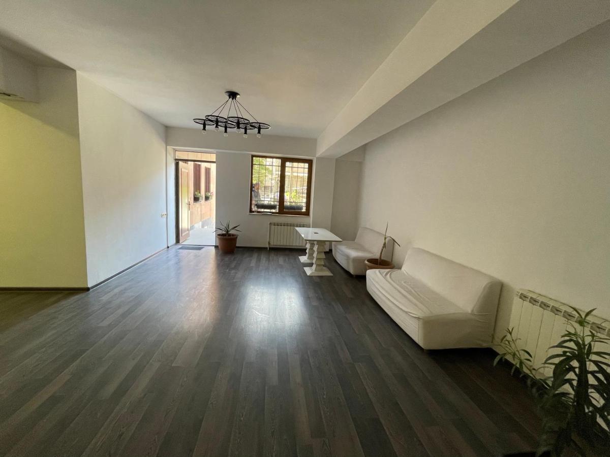 One Day Hotel Yerevan Bagian luar foto