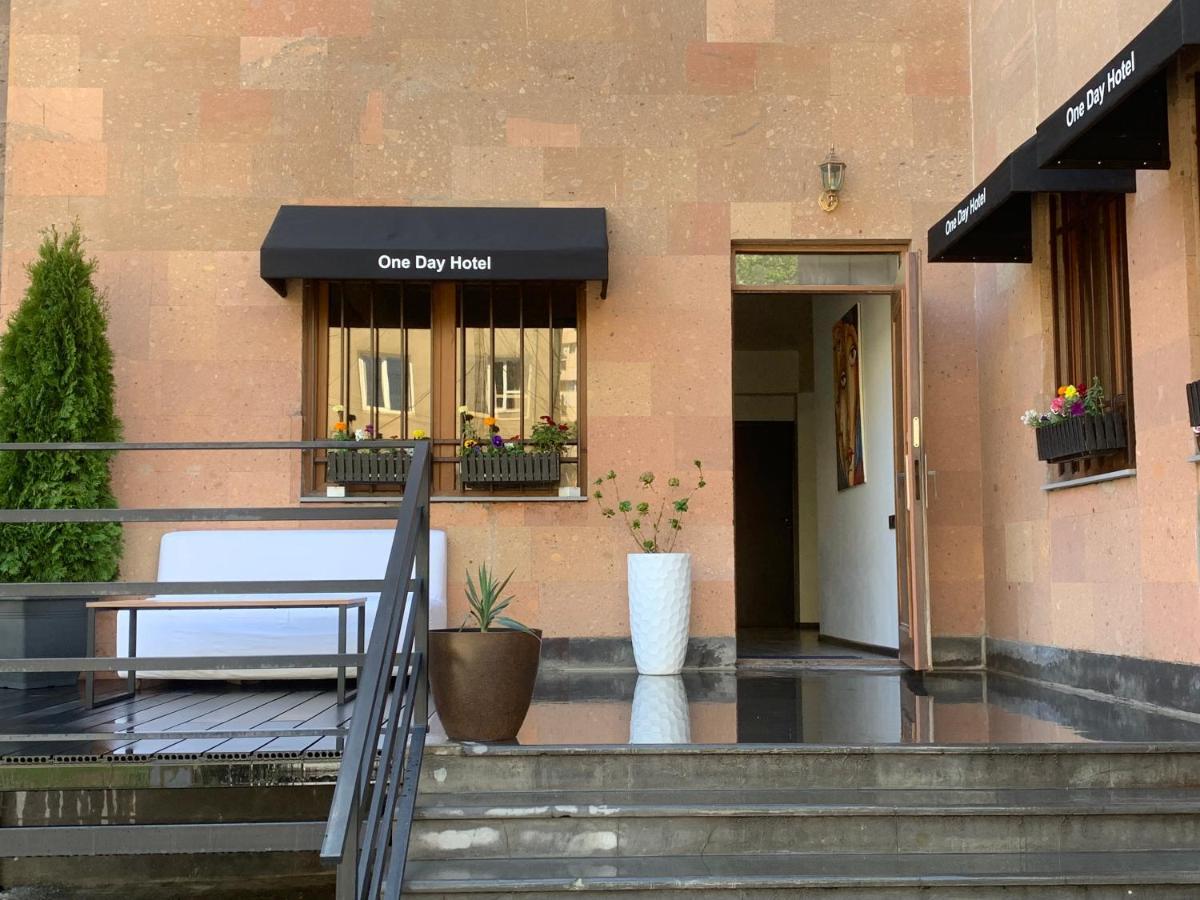 One Day Hotel Yerevan Bagian luar foto