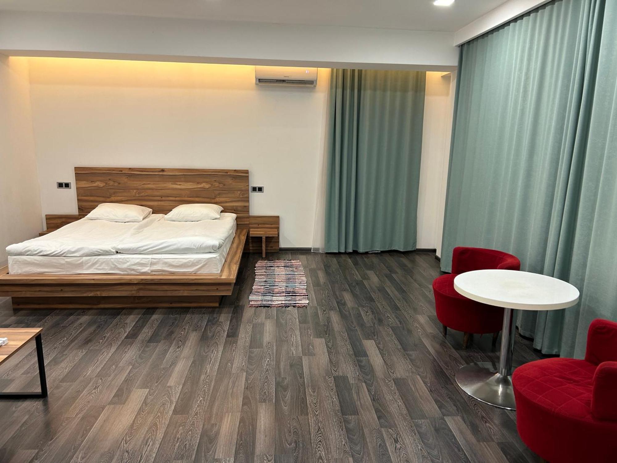 One Day Hotel Yerevan Bagian luar foto